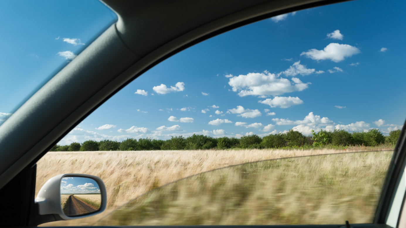 Une image contenant plein air, ciel, nuage, miroir de voiture

Description générée automatiquement